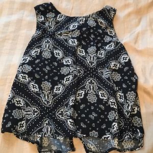 Black and white bandana top w/ open slit in back!